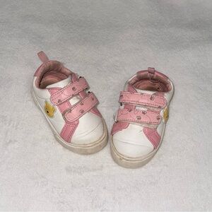Disney Winnie the Pooh size 4 baby pink white tennis shoes
